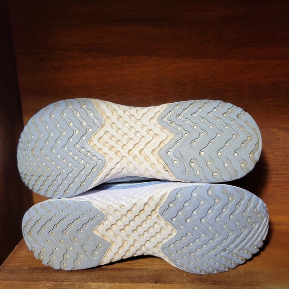 Nike Legend React Running Sneaker 5.5 - Picture 7 of 7